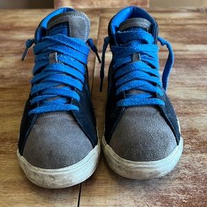 Mens black size 8 onitsuka tiger shoes bundled together. 2 pairs total